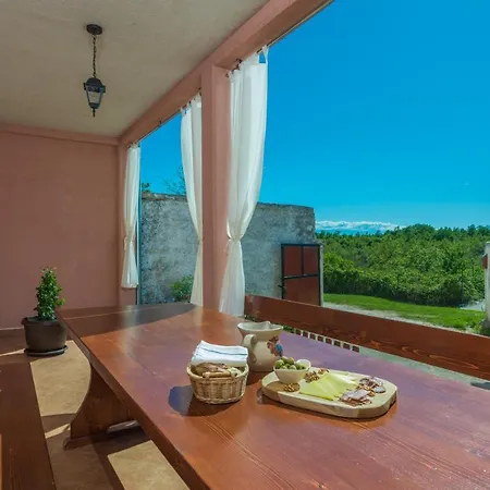 Holiday House Lepricani 펜션