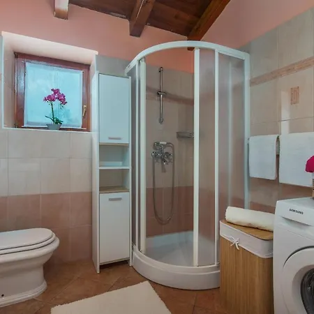 Holiday House Lepricani